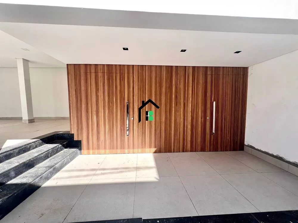 Casa à venda com 3 quartos, 210m² - Foto 2