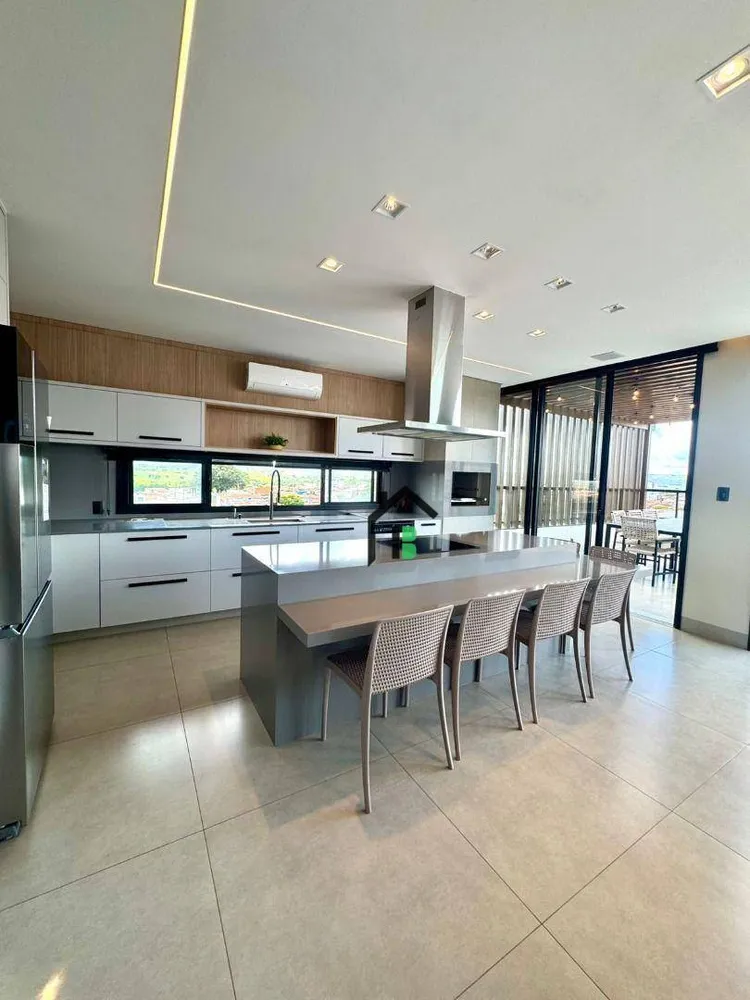 Cobertura, 3 quartos, 233 m² - Foto 4