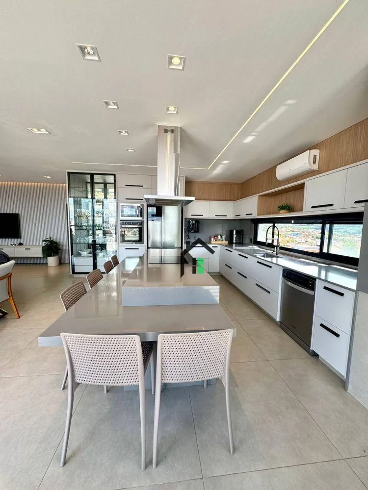 Cobertura, 3 quartos, 233 m² - Foto 5