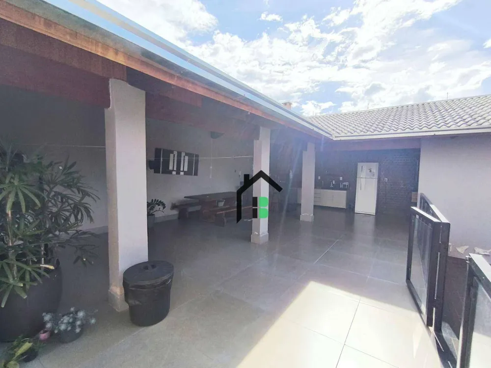 Casa, 4 quartos, 228 m² - Foto 1