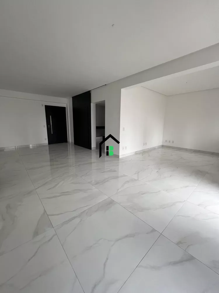 Apartamento à venda com 3 quartos, 181m² - Foto 2