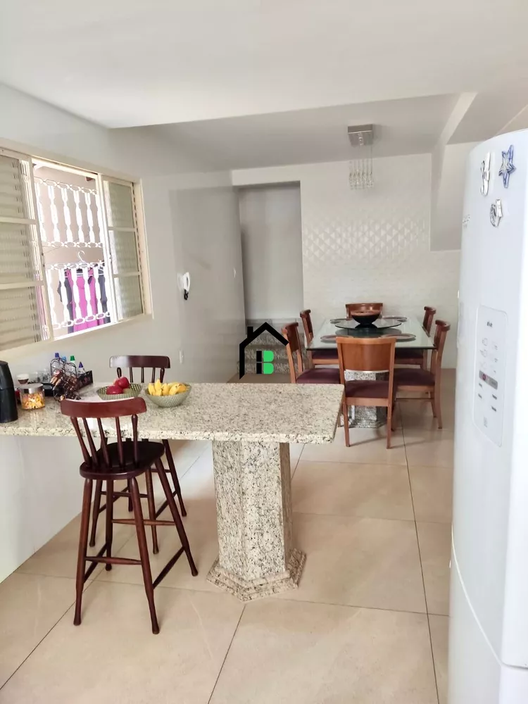 Casa à venda com 4 quartos, 187m² - Foto 11