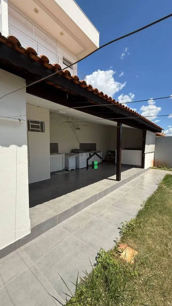 Casa, 3 quartos, 181 m² - Foto 1