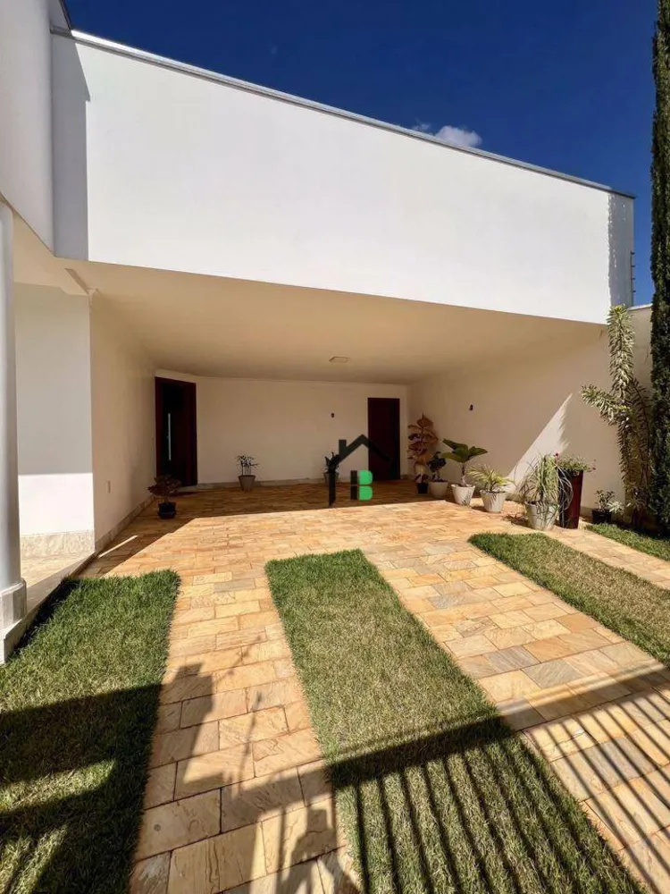 Casa, 4 quartos, 213 m² - Foto 1