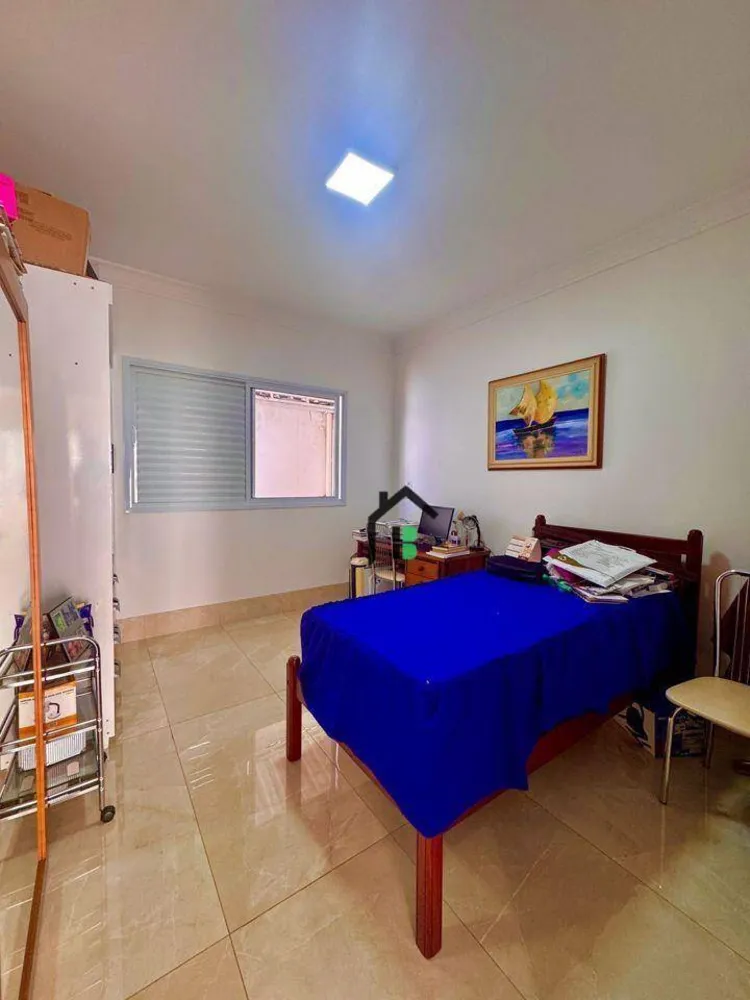 Casa, 4 quartos, 213 m² - Foto 2