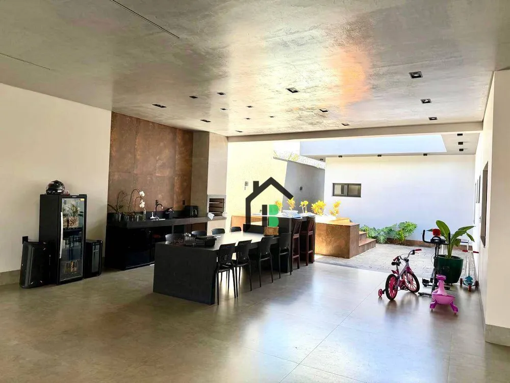 Casa, 3 quartos, 218 m² - Foto 1