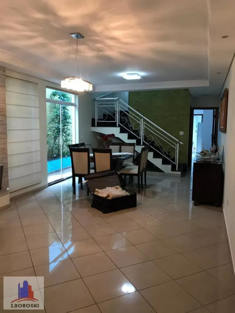 Sobrado à venda com 3 quartos, 200m² - Foto 1