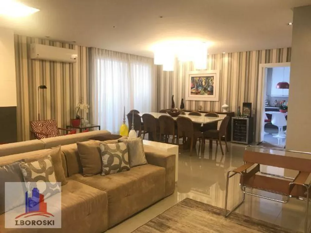 Apartamento à venda com 3 quartos, 228m² - Foto 1