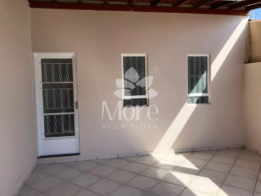 Casa à venda com 2 quartos, 125m² - Foto 2