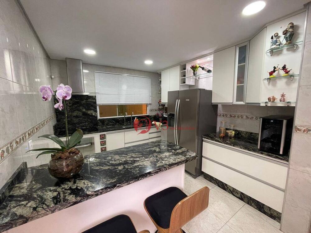 Sobrado à venda com 3 quartos, 180m² - Foto 1