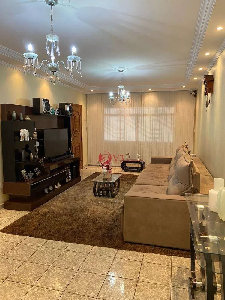 Sobrado à venda com 3 quartos, 250m² - Foto 1