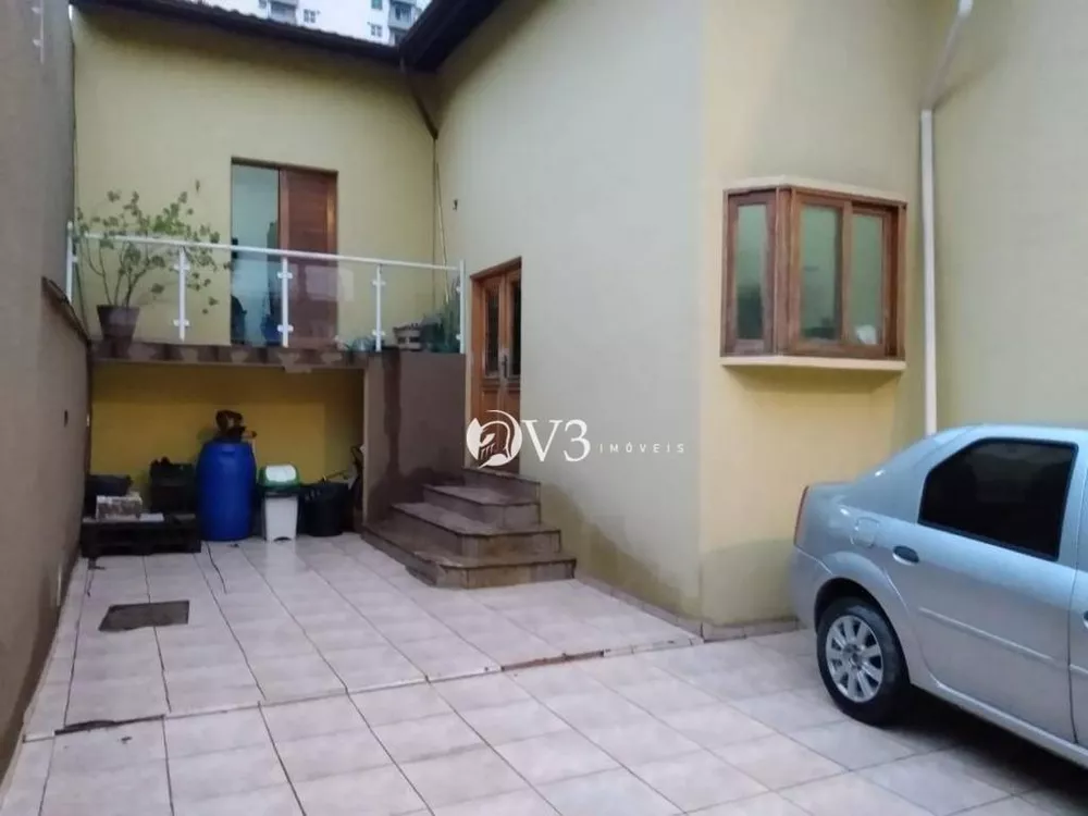 Casa à venda com 3 quartos, 165m² - Foto 1