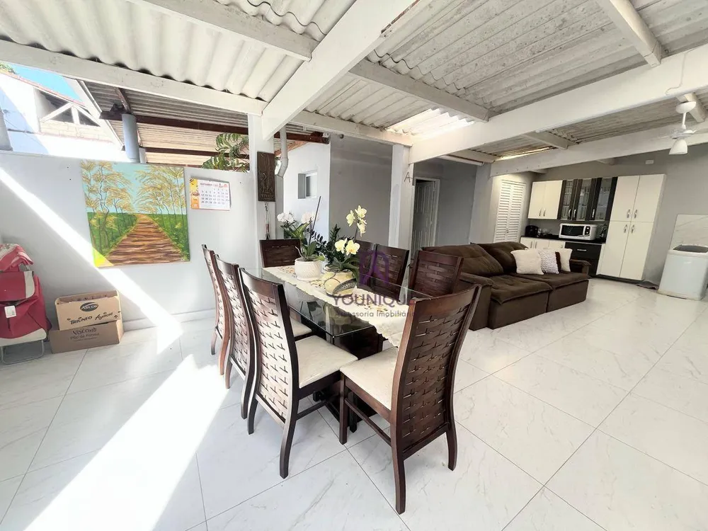 Casa, 4 quartos, 250 m² - Foto 1