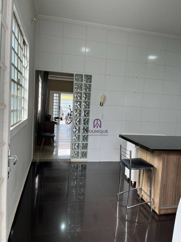 Casa, 4 quartos, 250 m² - Foto 1