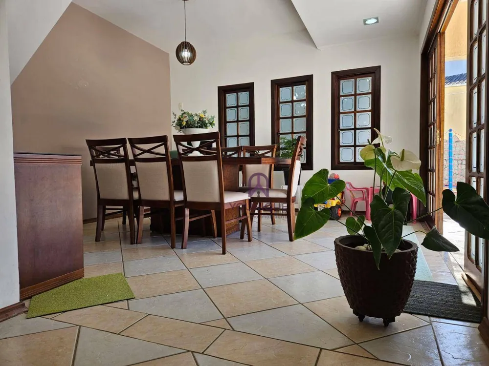 Casa, 3 quartos, 177 m² - Foto 1