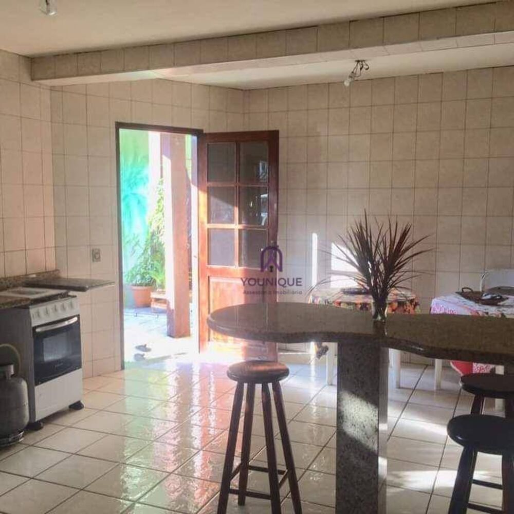 Casa à venda e aluguel com 4 quartos, 280m² - Foto 4