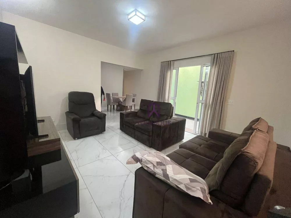 Casa, 3 quartos, 245 m² - Foto 2