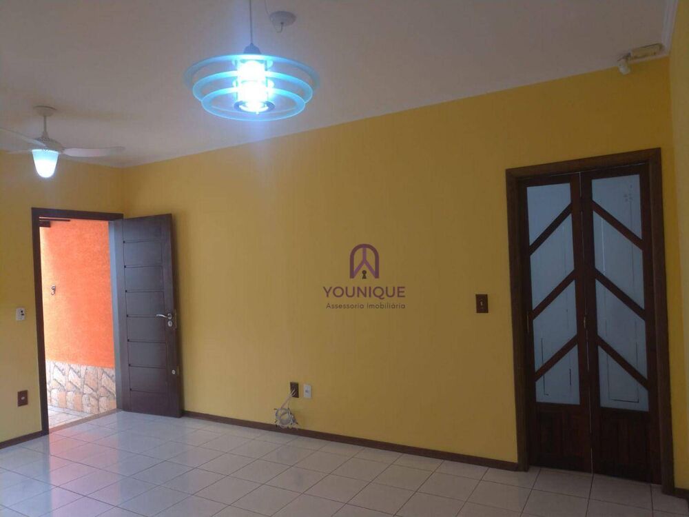Casa à venda com 2 quartos, 146m² - Foto 1