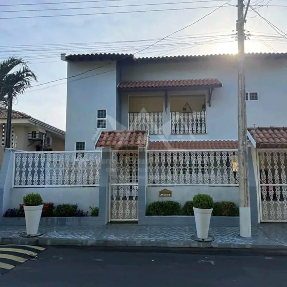 Sobrado, 3 quartos, 328 m² - Foto 1
