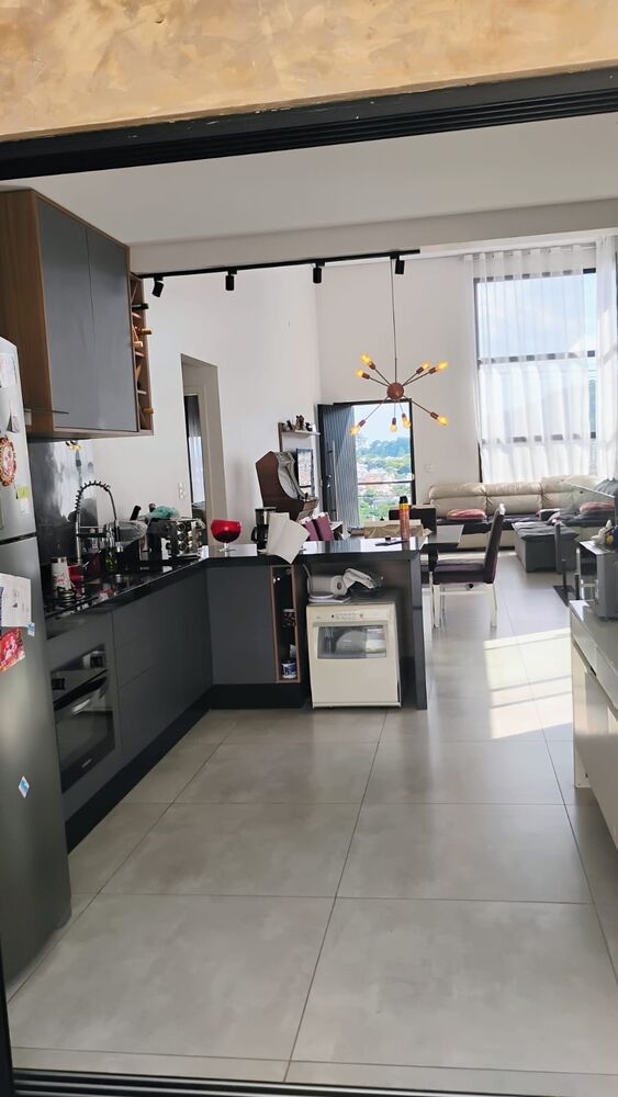 Casa de Condomínio à venda com 3 quartos, 205m² - Foto 1