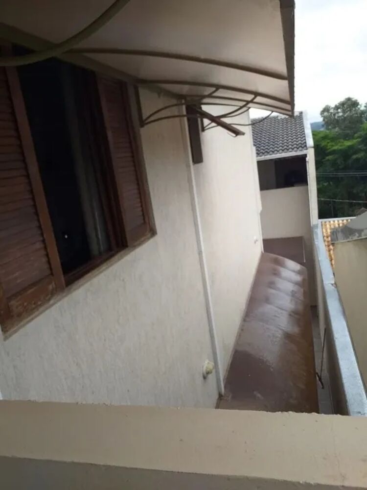 Casa à venda com 4 quartos, 291m² - Foto 3