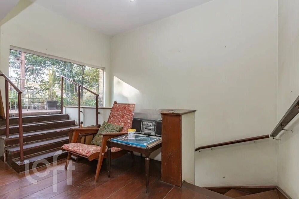 Casa, 6 quartos, 240 m² - Foto 2