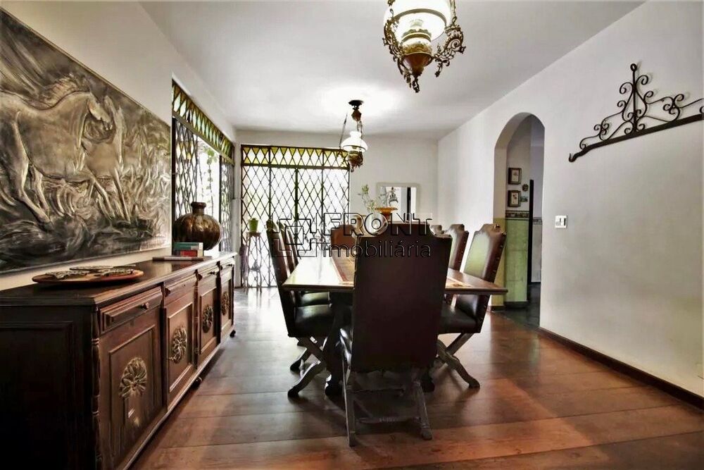Casa à venda e aluguel com 6 quartos, 600m² - Foto 1