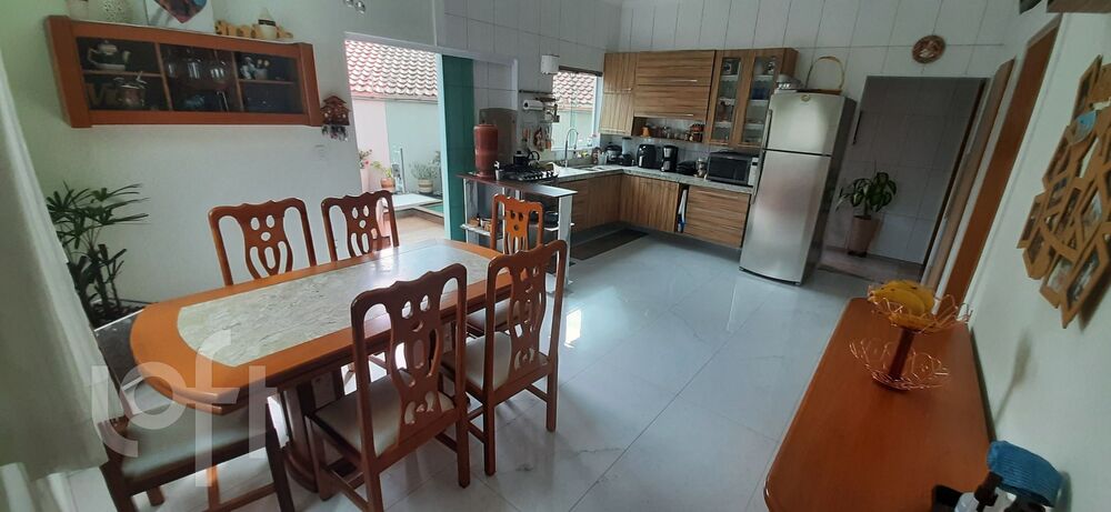 Casa, 4 quartos, 165 m² - Foto 1