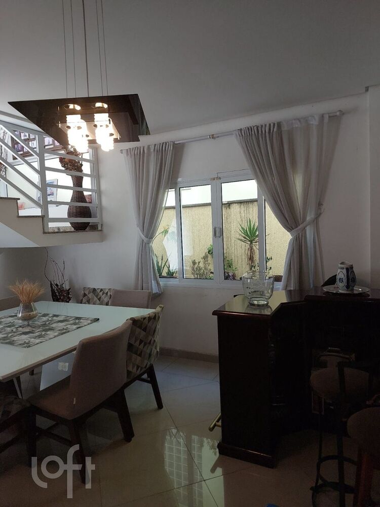 Casa à venda com 4 quartos, 140m² - Foto 4