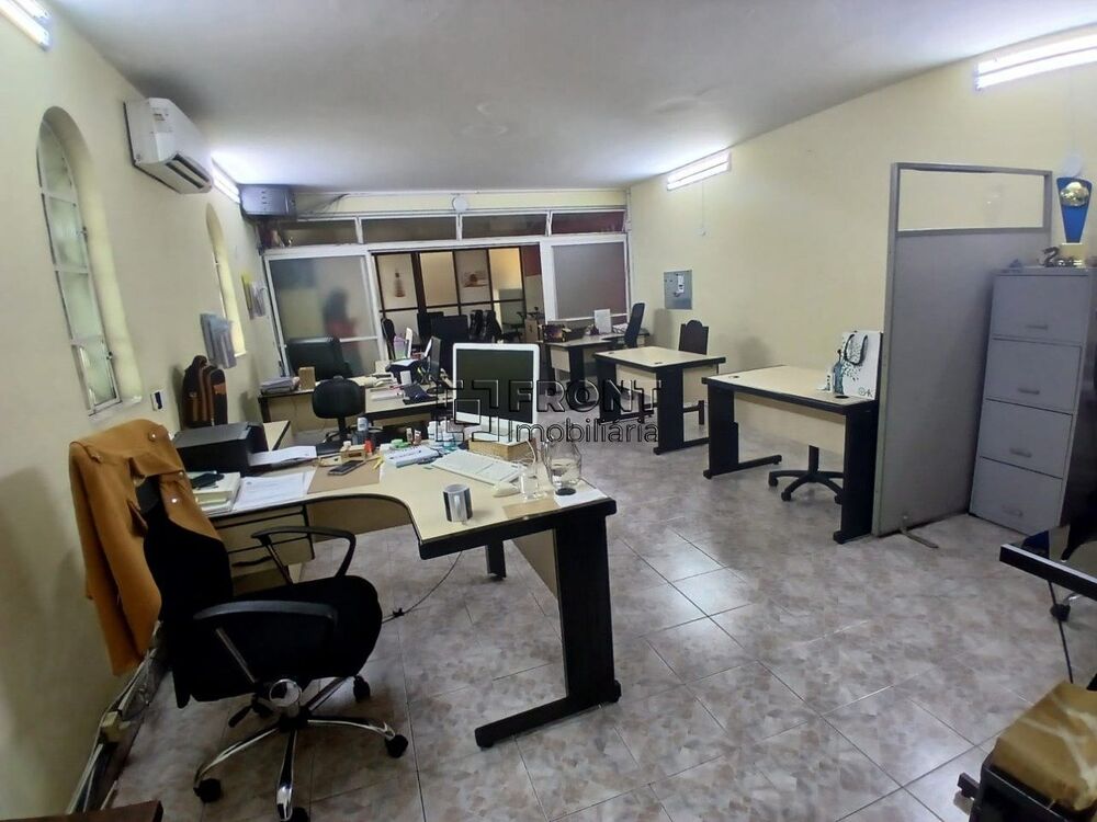 Casa à venda com 3 quartos, 279m² - Foto 1