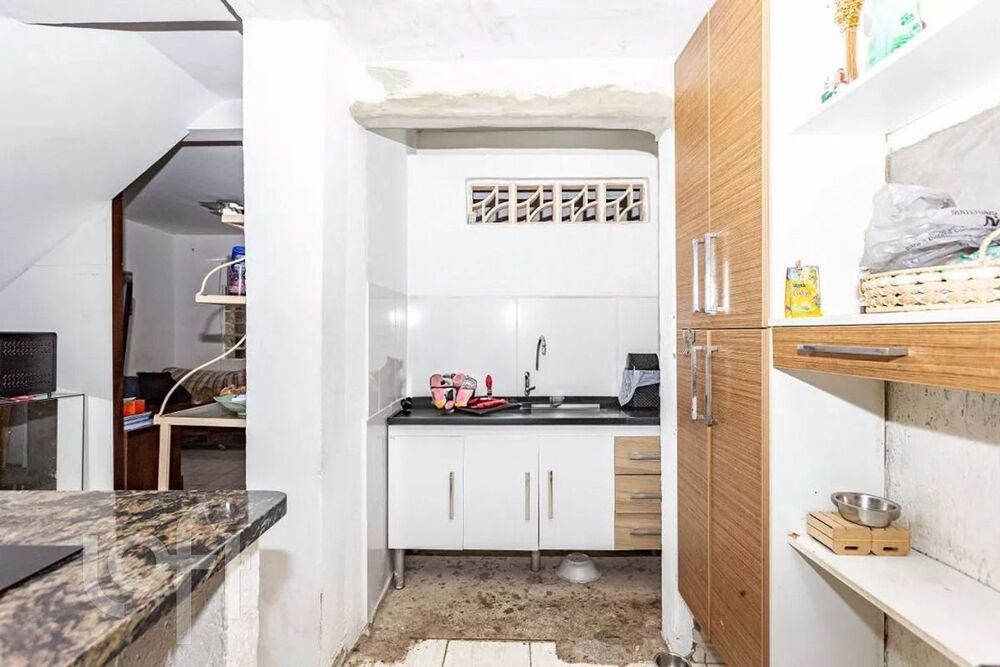 Casa à venda com 2 quartos, 200m² - Foto 1