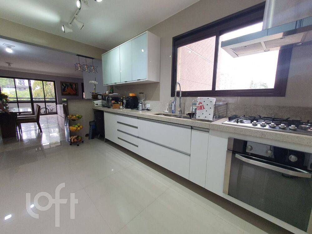 Apartamento à venda com 3 quartos, 150m² - Foto 3