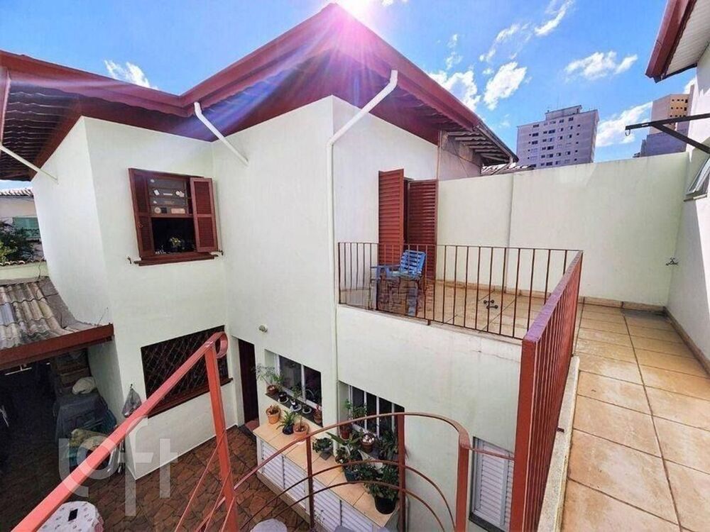 Casa à venda com 5 quartos, 140m² - Foto 2