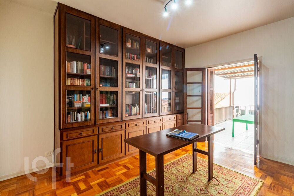 Casa à venda com 3 quartos, 237m² - Foto 2