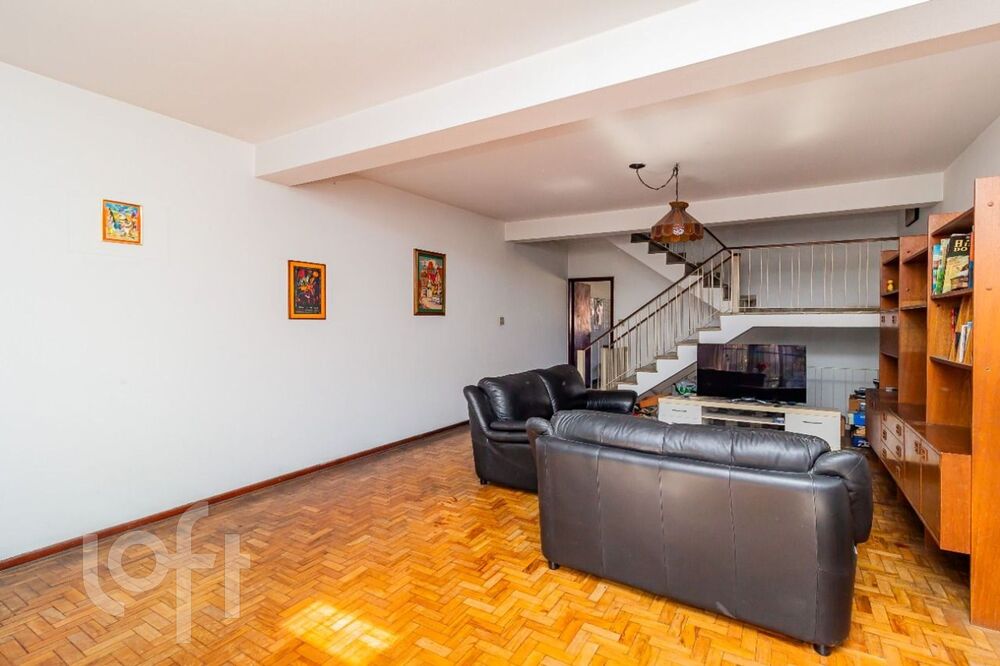 Casa à venda com 3 quartos, 238m² - Foto 1