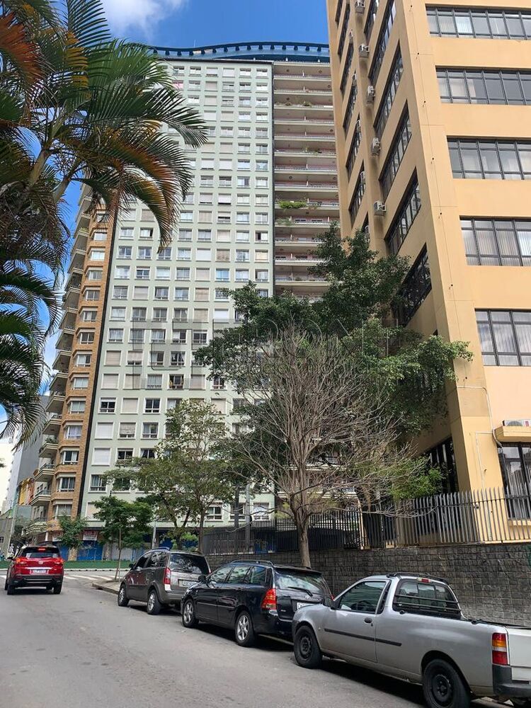 Apartamento à venda com 3 quartos, 130m² - Foto 2