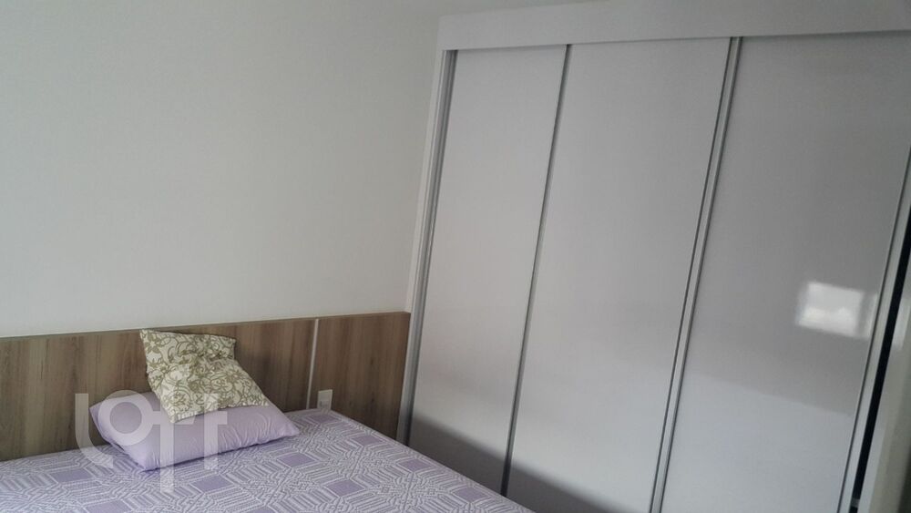Apartamento à venda com 3 quartos, 81m² - Foto 2