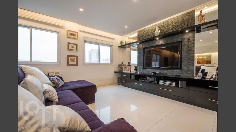 Apartamento à venda com 3 quartos, 206m² - Foto 1