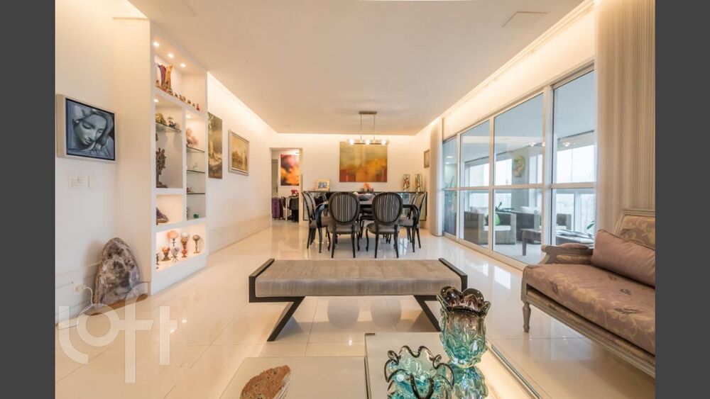 Apartamento à venda com 3 quartos, 206m² - Foto 2