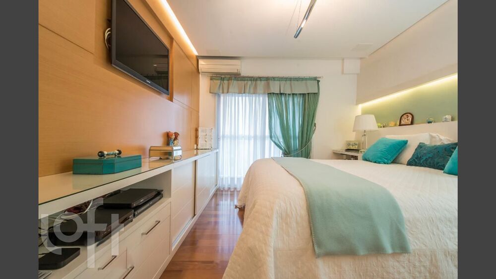 Apartamento à venda com 3 quartos, 206m² - Foto 4