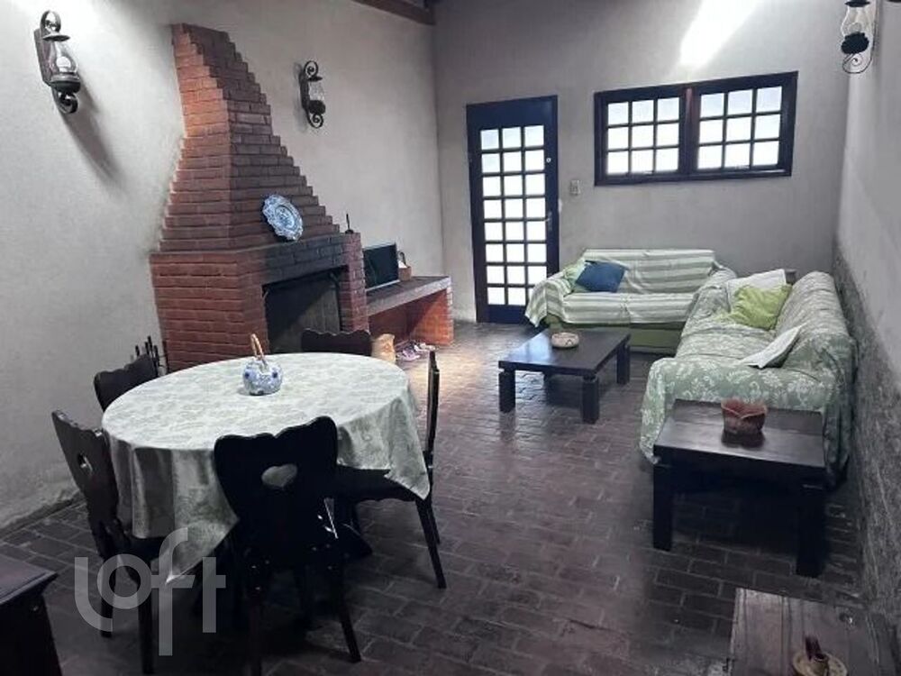 Casa à venda com 3 quartos, 213m² - Foto 1