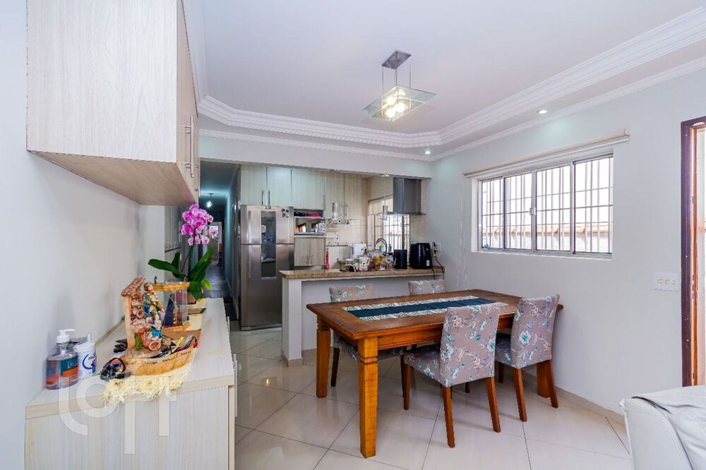 Casa à venda com 3 quartos, 180m² - Foto 2