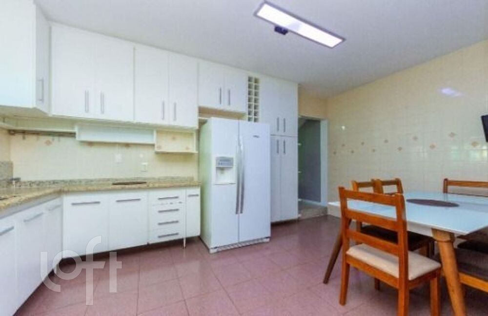 Casa à venda com 2 quartos, 140m² - Foto 2