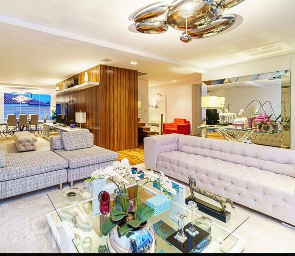 Casa à venda com 3 quartos, 600m² - Foto 1