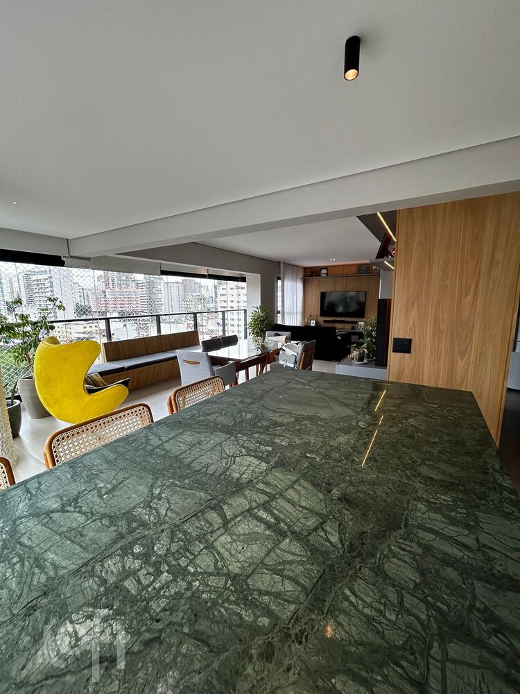 Apartamento à venda com 3 quartos, 136m² - Foto 1