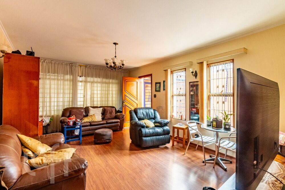 Casa à venda com 4 quartos, 160m² - Foto 1