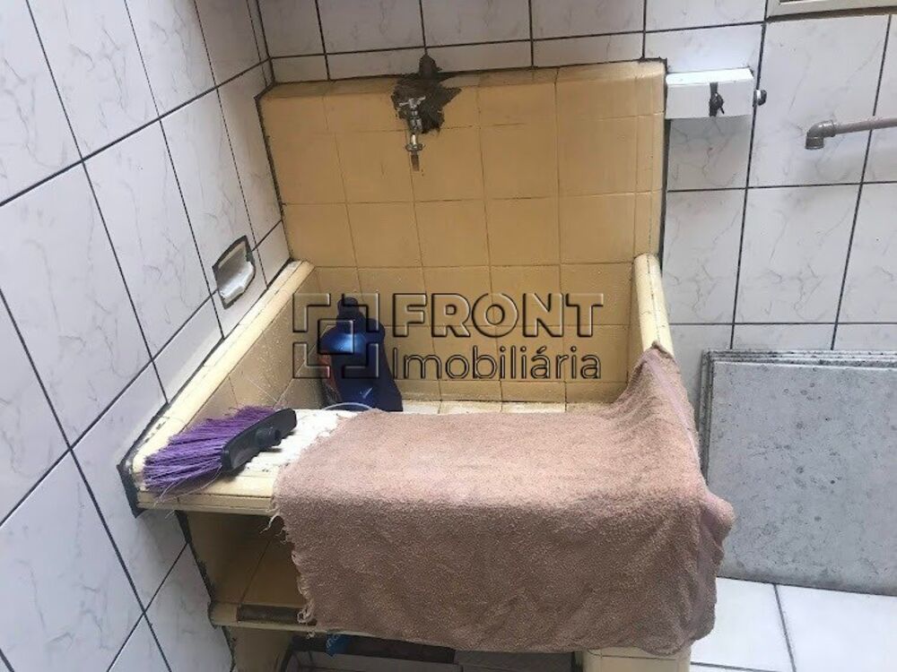 Casa à venda com 3 quartos, 131m² - Foto 1