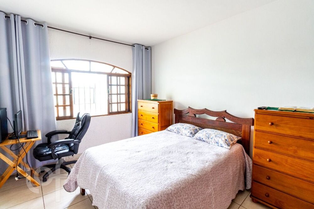 Casa à venda com 2 quartos, 88m² - Foto 4