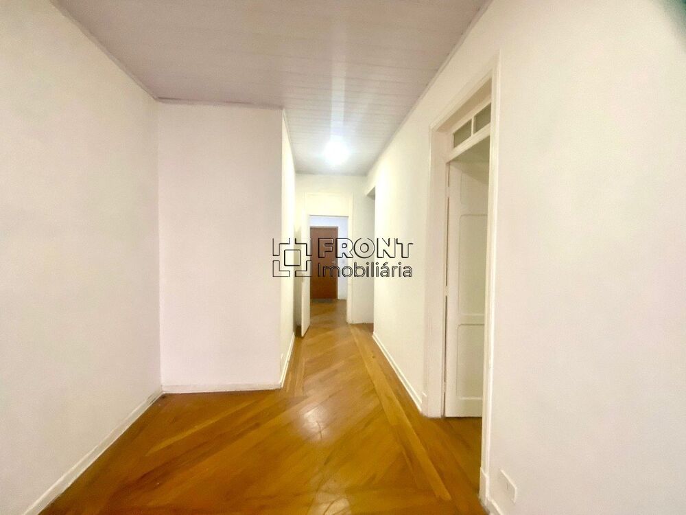Casa à venda com 18 quartos, 240m² - Foto 1