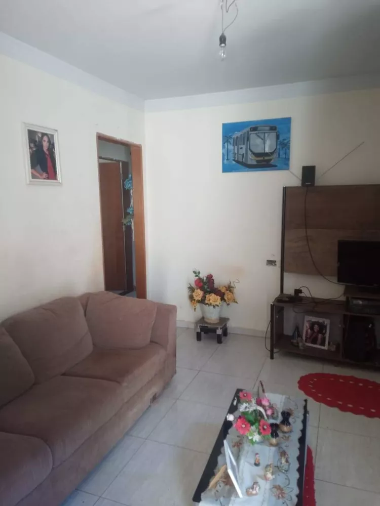 Casa à venda com 3 quartos, 90m² - Foto 4